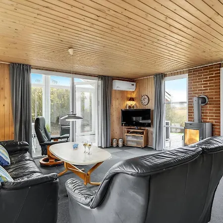 3 Bedroom Beautiful In Romo *